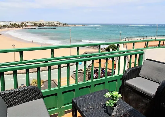Cucharas Playa Terrace Sea Views Apartment *